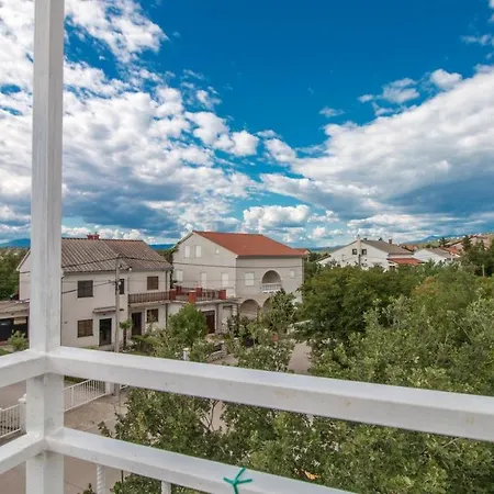 Spacious With Terrace And Sea View In Apartament Jadranovo