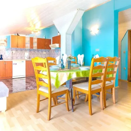 Spacious With Terrace And Sea View In Jadranovo