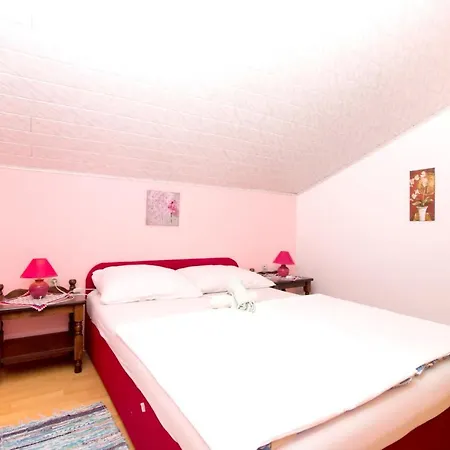 Spacious With Terrace And Sea View In Apartament *