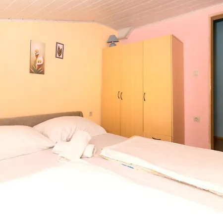 Apartament Spacious With Terrace And Sea View In Jadranovo