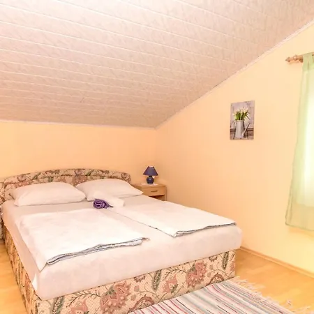 Spacious With Terrace And Sea View In Apartament *