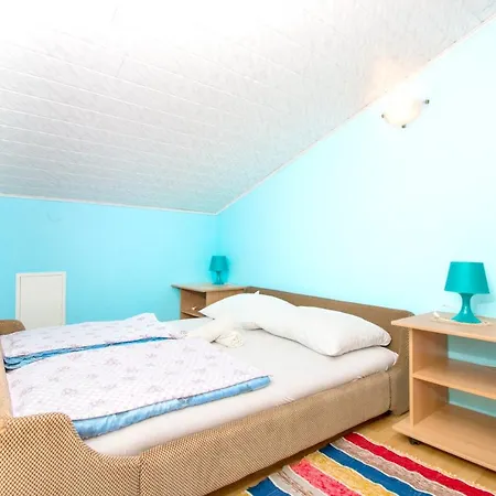 Apartman Spacious With Terrace And Sea View In