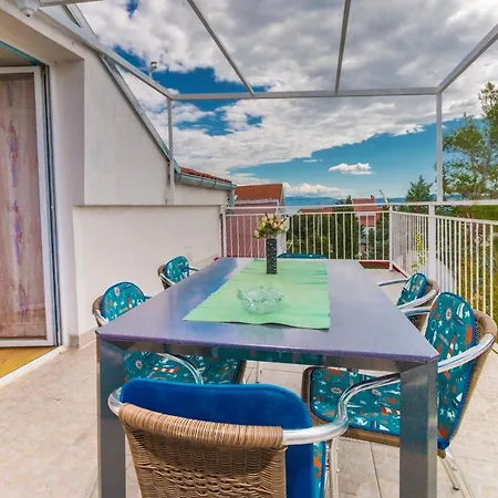 Spacious With Terrace And Sea View In Апартаменты