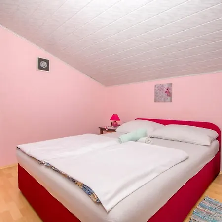 Spacious With Terrace And Sea View In Apartment Jadranovo