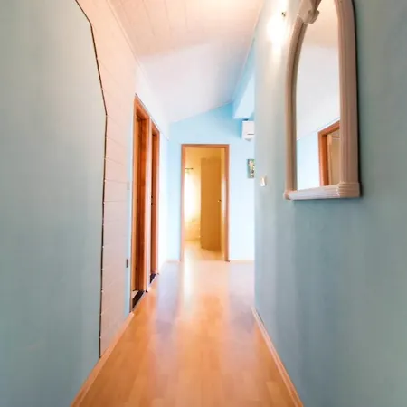 Spacious With Terrace And Sea View In *