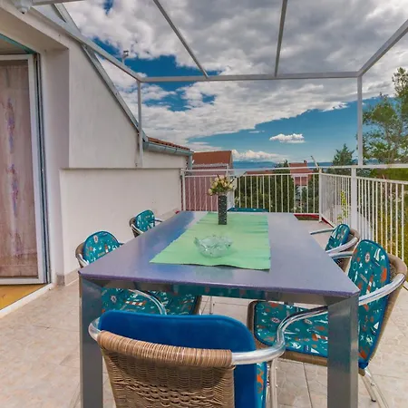 Spacious With Terrace And Sea View In Апартаменты Ядраново