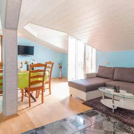 Spacious With Terrace And Sea View In Апартаменты