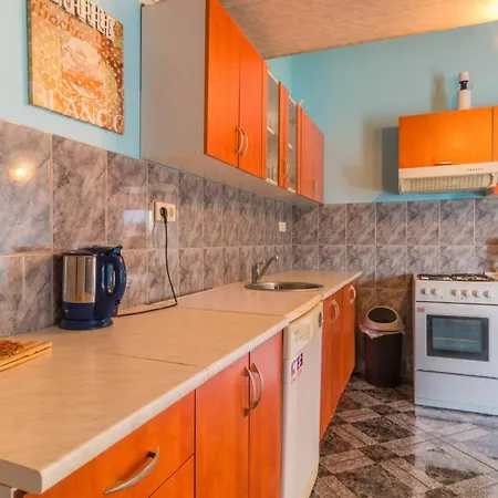 Spacious With Terrace And Sea View In Апартаменты Ядраново
