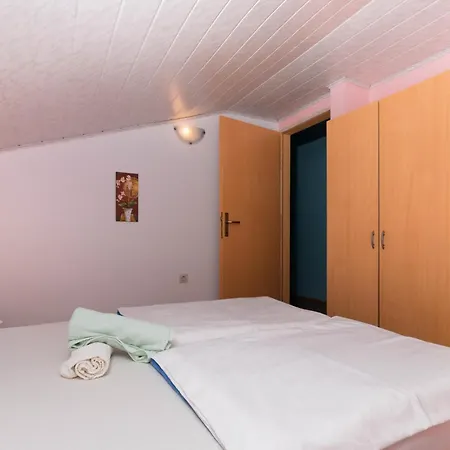 Spacious With Terrace And Sea View In * Ядраново