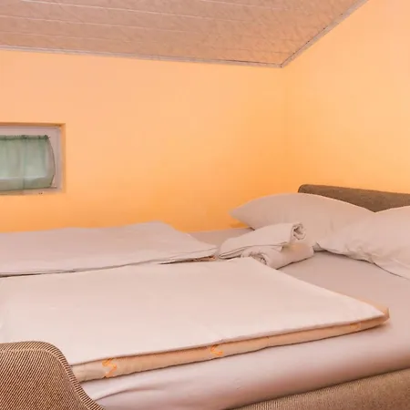 Spacious With Terrace And Sea View In Апартаменты Ядраново