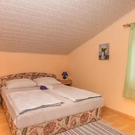 Spacious With Terrace And Sea View In Апартаменты Ядраново