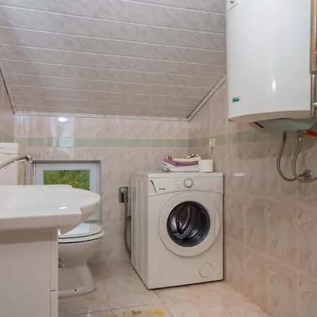 Spacious With Terrace And Sea View In Ядраново