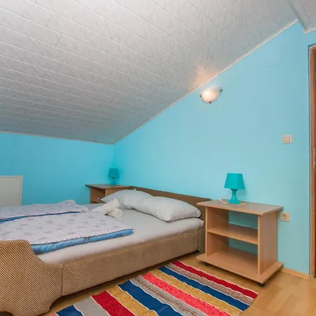 Spacious With Terrace And Sea View In