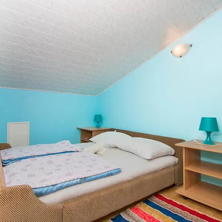 Spacious With Terrace And Sea View In Апартаменты Ядраново