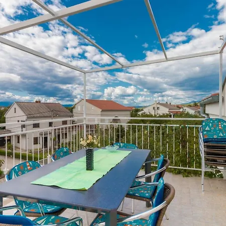 アパート Spacious With Terrace And Sea View In ヤドラニヴォ